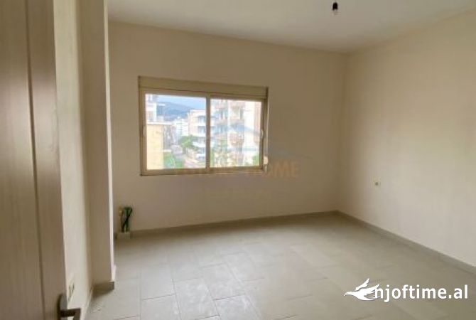 Shtepi ne shitje Apartament ne Sarande, 2+1, Mobilimi Bosh, pa mobiluar, Pagesa 200,000  Euro.