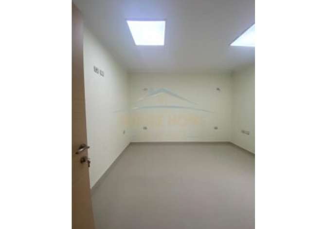 Ambient biznesi me qera 3+1 ne Tirane - 600 Euro