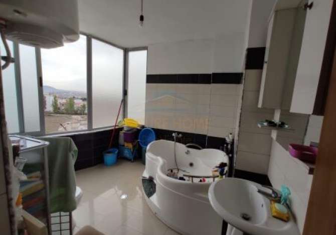 Shtepi ne shitje Apartament ne Tirane, 3+1, Mobilimi E mobiluar, Pagesa 210,000  Euro.