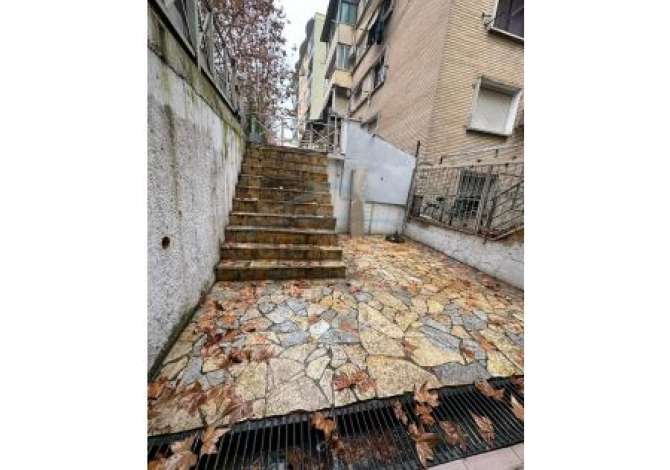 Ambiente Commerciale in Affitto 1+1 a Tirana - 700 Euro