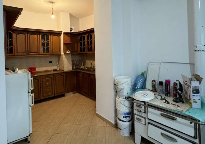 Shtepi ne shitje Shtepi Private ne Tirane, 4+1, Mobilimi Pjeserisht e mobiluar, Pagesa 25,000,000  Leke.