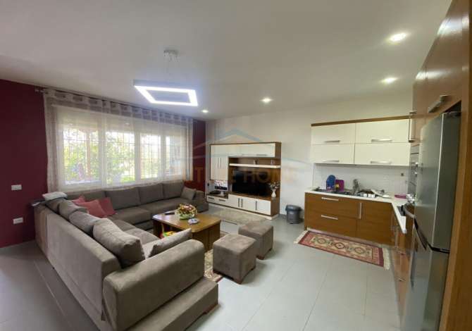 Shtepi ne shitje Vila Luksoze ne Tirane, 6+1, Mobilimi E mobiluar, Pagesa 600,000  Euro.