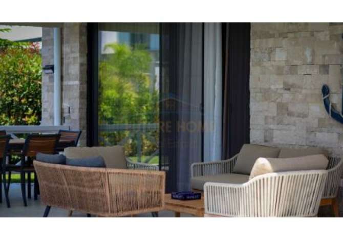 Shtepi ne shitje Vila Luksoze ne Durres, 4+1, Mobilimi E mobiluar, Pagesa 1,150,000  Euro.