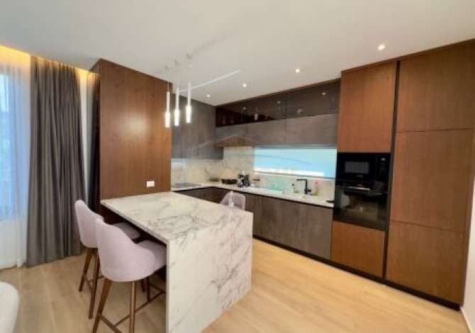 Shtepi ne shitje Vila Luksoze ne Durres, 4+1, Mobilimi E mobiluar, Pagesa 1,150,000  Euro.