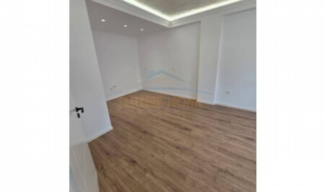 Shtepi ne shitje Apartament ne Tirane, 2+1, Mobilimi Bosh, pa mobiluar, Pagesa 210,000  Euro.