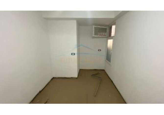 Shtepi ne shitje Apartament ne Tirane, 1+1, Mobilimi Bosh, pa mobiluar, Pagesa 98,000  Euro.