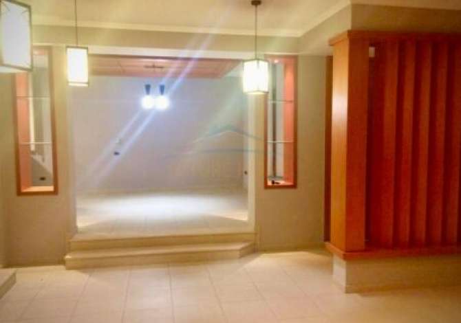 Shtepi ne shitje Vila Luksoze ne Tirane, 4+1, Mobilimi E mobiluar, Pagesa 700,000  Euro.