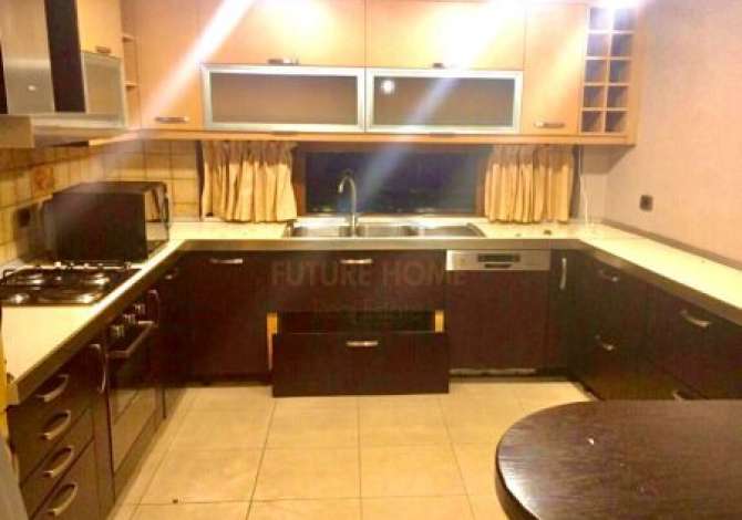 Shtepi ne shitje Vila Luksoze ne Tirane, 4+1, Mobilimi E mobiluar, Pagesa 700,000  Euro.