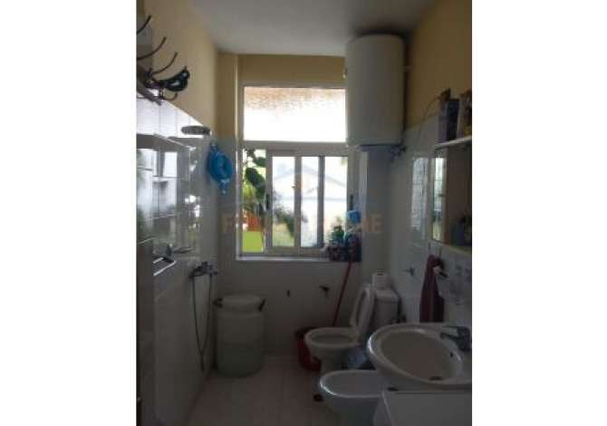 Shtepi ne shitje Duplex(shtepi me 2 kate) ne Tirane, 2+1, Mobilimi E mobiluar, Pagesa 239,000  Euro.