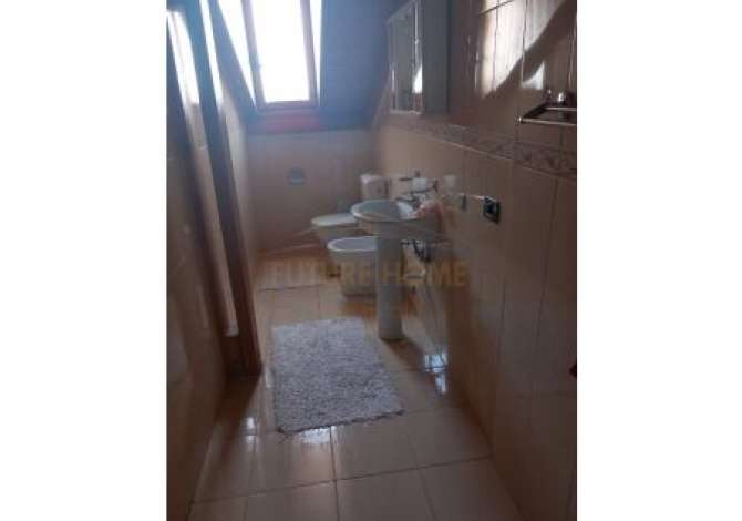 Shtepi ne shitje Duplex(shtepi me 2 kate) ne Tirane, 2+1, Mobilimi E mobiluar, Pagesa 239,000  Euro.