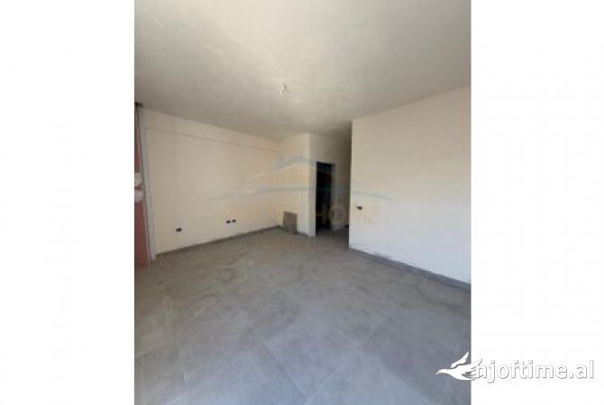 Shtepi ne shitje Apartament ne Tirane, 1+1, Mobilimi Bosh, pa mobiluar, Pagesa 76,000  Euro.