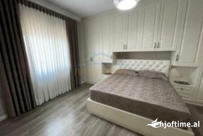 Shtepi ne shitje Apartament ne Tirane, 2+1, Mobilimi E mobiluar, Pagesa 230,000  Euro.