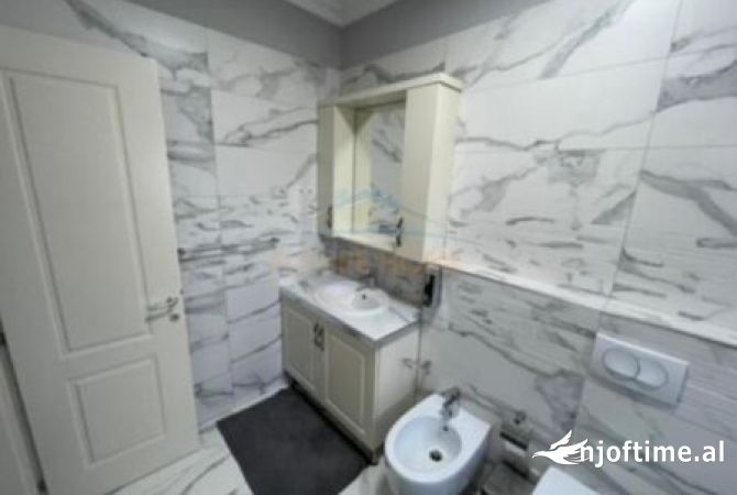 Shtepi ne shitje Apartament ne Tirane, 2+1, Mobilimi E mobiluar, Pagesa 230,000  Euro.