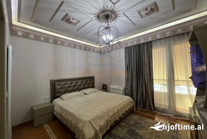 Shtepi ne shitje Apartament ne Tirane, 3+1, Mobilimi E mobiluar, Pagesa 240,000  Euro.