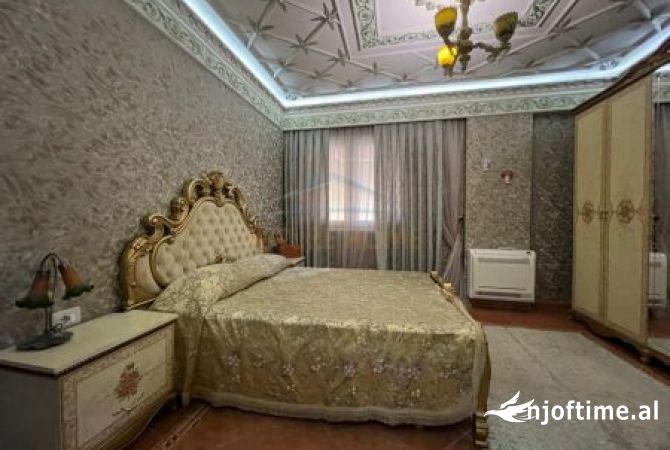 Shtepi ne shitje Apartament ne Tirane, 3+1, Mobilimi E mobiluar, Pagesa 240,000  Euro.