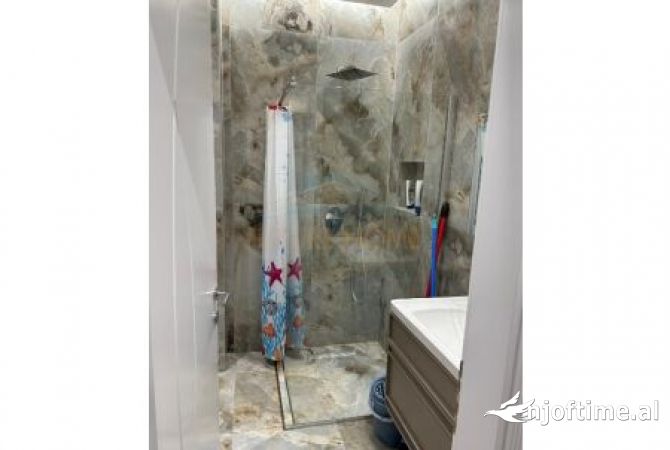 Shtepi me qera Apartament ne Tirane, 2+1, Mobilimi E mobiluar, Pagesa 1,000  Euro.