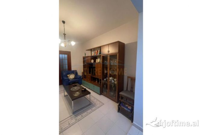 Shtepi me qera 2+1 ne Tirane - 700 Euro