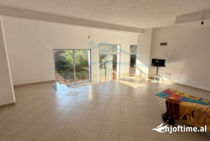 Ambient biznesi me qera 1+1 ne Tirane - 550 Euro