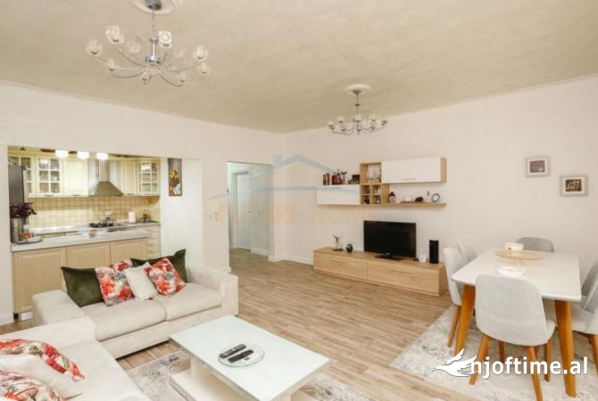 Shtepi ne shitje 3+1 ne Tirane - 450,000 Euro