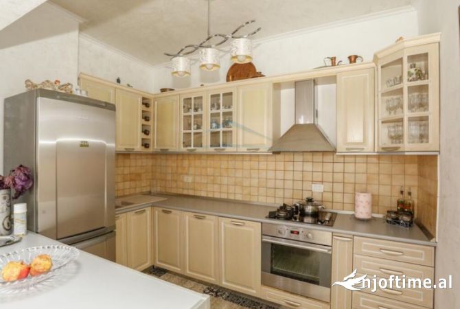 Shtepi ne shitje 3+1 ne Tirane - 450,000 Euro
