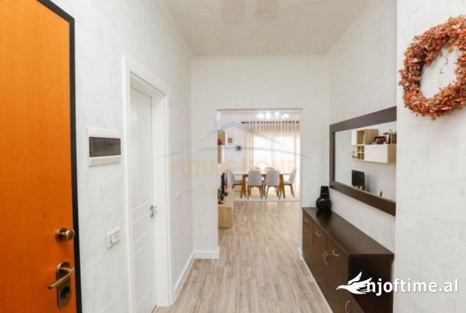 Shtepi ne shitje Apartament ne Tirane, 3+1, Mobilimi E mobiluar, Pagesa 450,000  Euro.