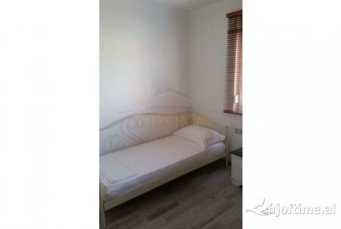 Shtepi me qera Apartament ne Tirane, 2+1, Mobilimi E mobiluar, Pagesa 400  Euro.