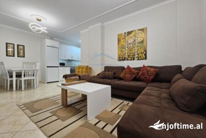 Shtepi me qera 2+1 ne Tirane - 750 Euro