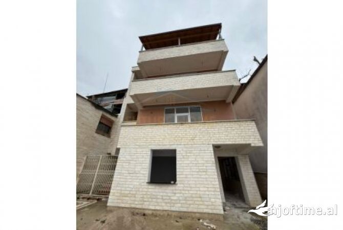 Shtepi ne shitje 4+1 ne Tirane - 370,000 Euro