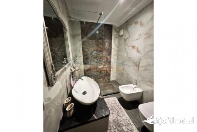 Shtepi ne shitje Apartament ne Sarande, 3+1, Mobilimi E mobiluar, Pagesa 245,000  Euro.