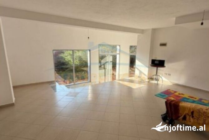 Ambient biznesi ne shitje 1+1 ne Tirane - 145,000 Euro