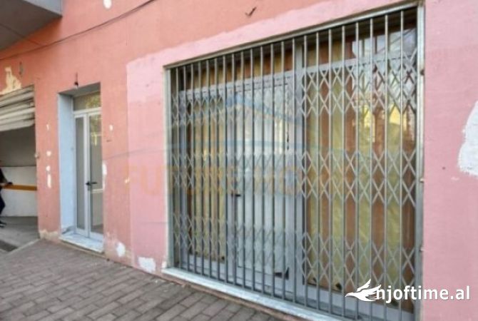 Shitje, Ambient Biznesi ( Njesi), prane Fabrikes se Qelqit, Kombinat, Tirane AREA47681   