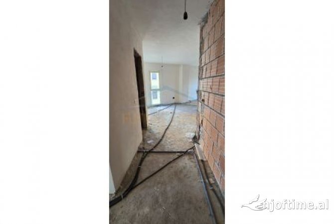 Shtepi ne shitje Apartament ne Tirane, 2+1, Mobilimi Bosh, pa mobiluar, Pagesa 179,000  Euro.