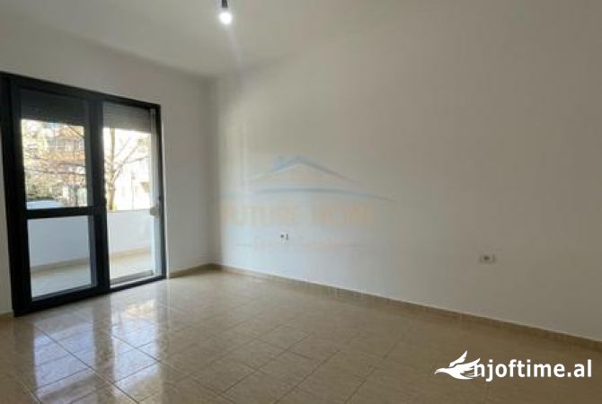 Shtepi me qera 2+1 ne Tirane - 400 Euro