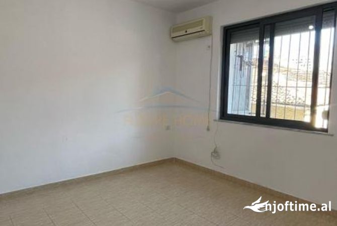 Shtepi me qera 2+1 ne Tirane - 400 Euro