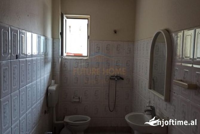 Shtepi me qera Apartament ne Tirane, 2+1, Mobilimi Pjeserisht e mobiluar, Pagesa 500  Euro.