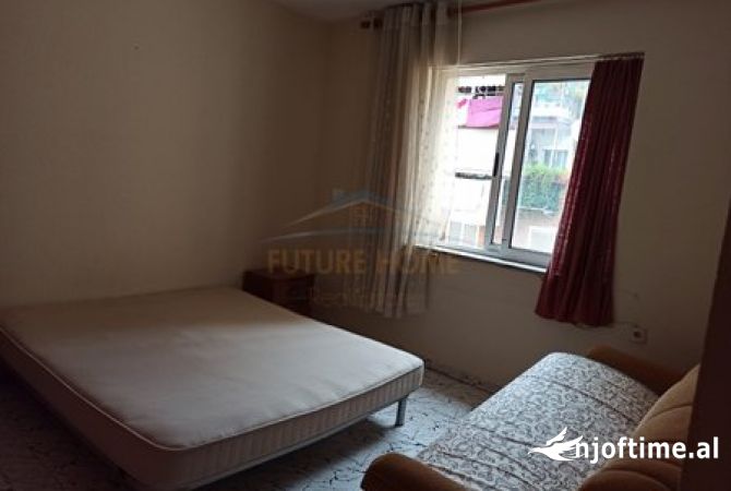 Shtepi me qera Apartament ne Tirane, 2+1, Mobilimi Pjeserisht e mobiluar, Pagesa 500  Euro.