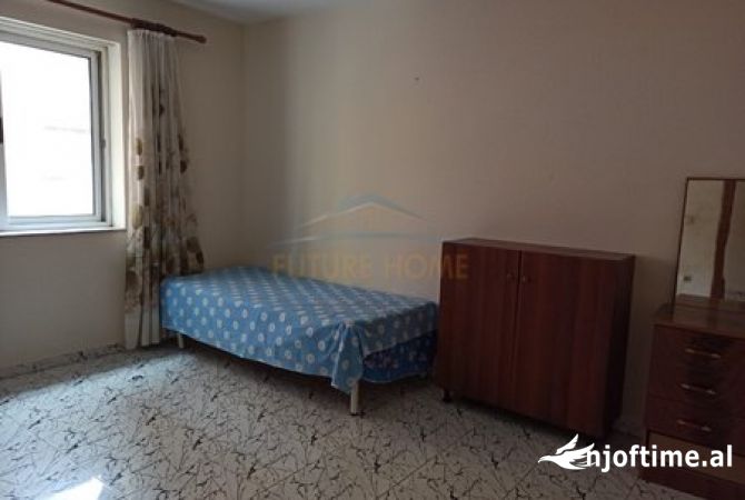 Shtepi me qera Apartament ne Tirane, 2+1, Mobilimi Pjeserisht e mobiluar, Pagesa 500  Euro.