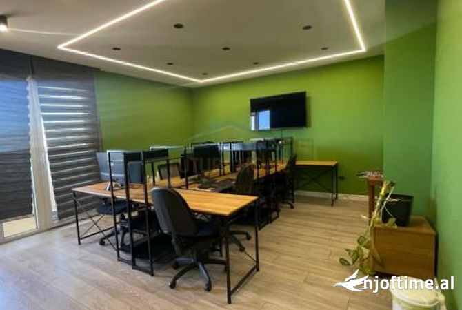 Ambient biznesi me qera 3+1 ne Tirane - 1,300 Euro