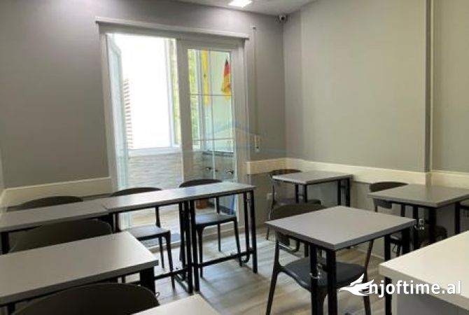 Qera, Ambient Komercial, perball Maternitetit te Ri, Tirane. AREA50795   