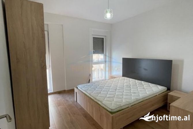 Shtepi ne shitje Apartament ne Tirane, 3+1, Mobilimi E mobiluar, Pagesa 210,000  Euro.