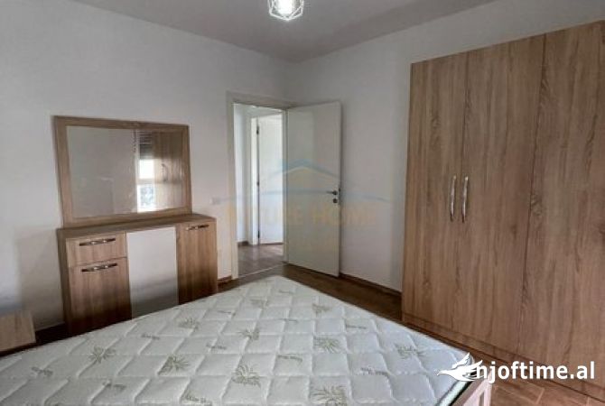 Shtepi ne shitje Apartament ne Tirane, 3+1, Mobilimi E mobiluar, Pagesa 210,000  Euro.