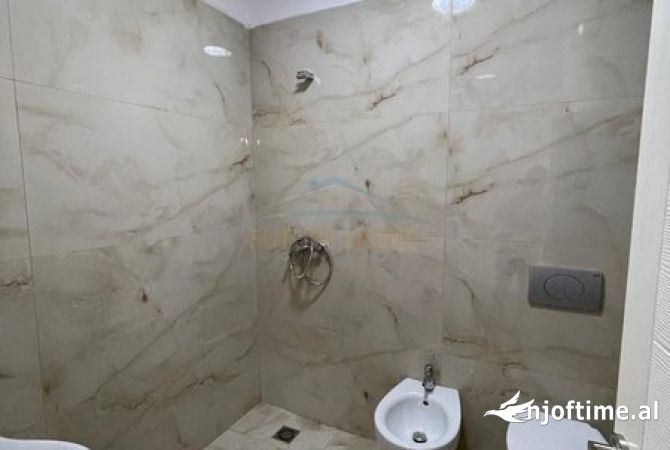 Shtepi ne shitje Apartament ne Tirane, 3+1, Mobilimi E mobiluar, Pagesa 210,000  Euro.