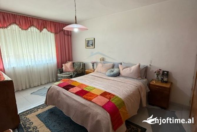 Shtepi me qera 3+1 ne Tirane - 55,000 Leke