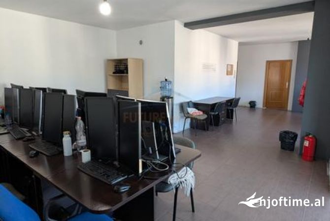 Ambient biznesi me qera 3+1 ne Tirane - 900 Euro