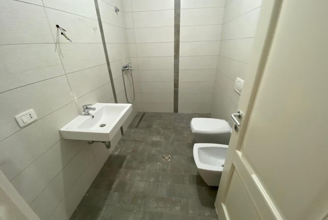 Shtepi me qera 2+1 ne Tirane - 800 Euro