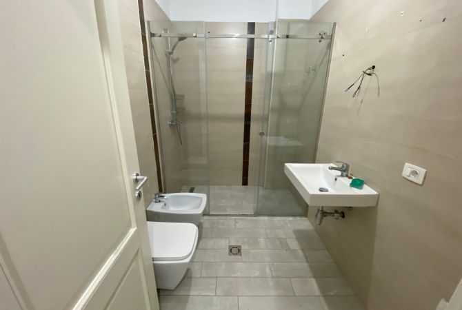 Shtepi me qera 2+1 ne Tirane - 800 Euro
