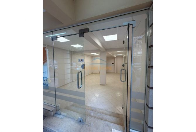Ambiente Commerciale in Affitto 1+1 a Tirana - 500 Euro