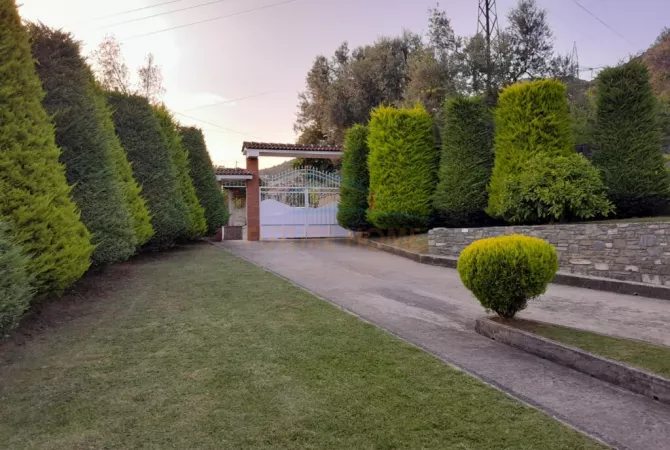 Shtepi ne shitje Shtepi Private ne Tirane, 2+1, Mobilimi E mobiluar, Pagesa 320,000  Euro.