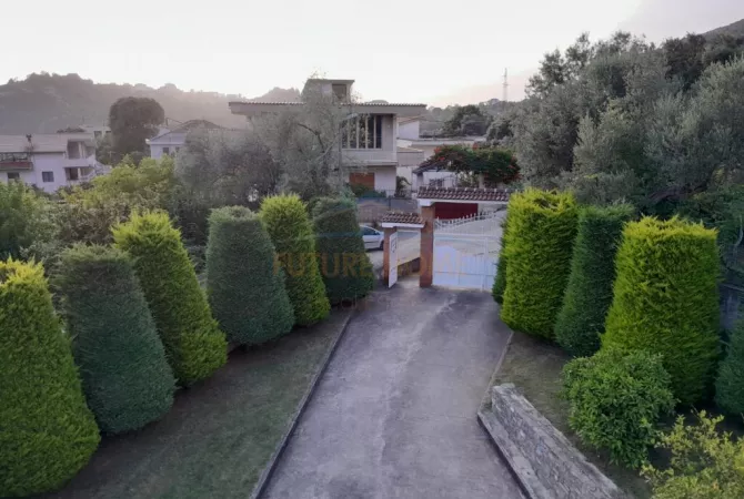 Shtepi ne shitje Shtepi Private ne Tirane, 2+1, Mobilimi E mobiluar, Pagesa 320,000  Euro.