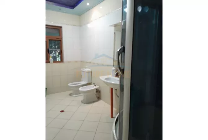 Shtepi ne shitje Shtepi Private ne Tirane, 2+1, Mobilimi E mobiluar, Pagesa 320,000  Euro.